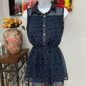 SALE‼️‼️4/$20

*Buy 4 items that are listed on sale! Bundle up and offer 20.